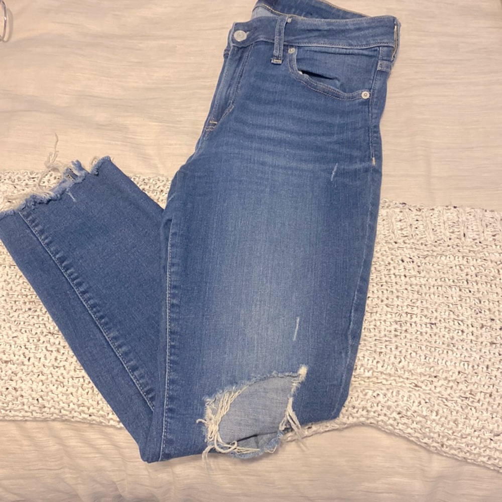 Women's Distressed Medium Wash Skinny Jeans